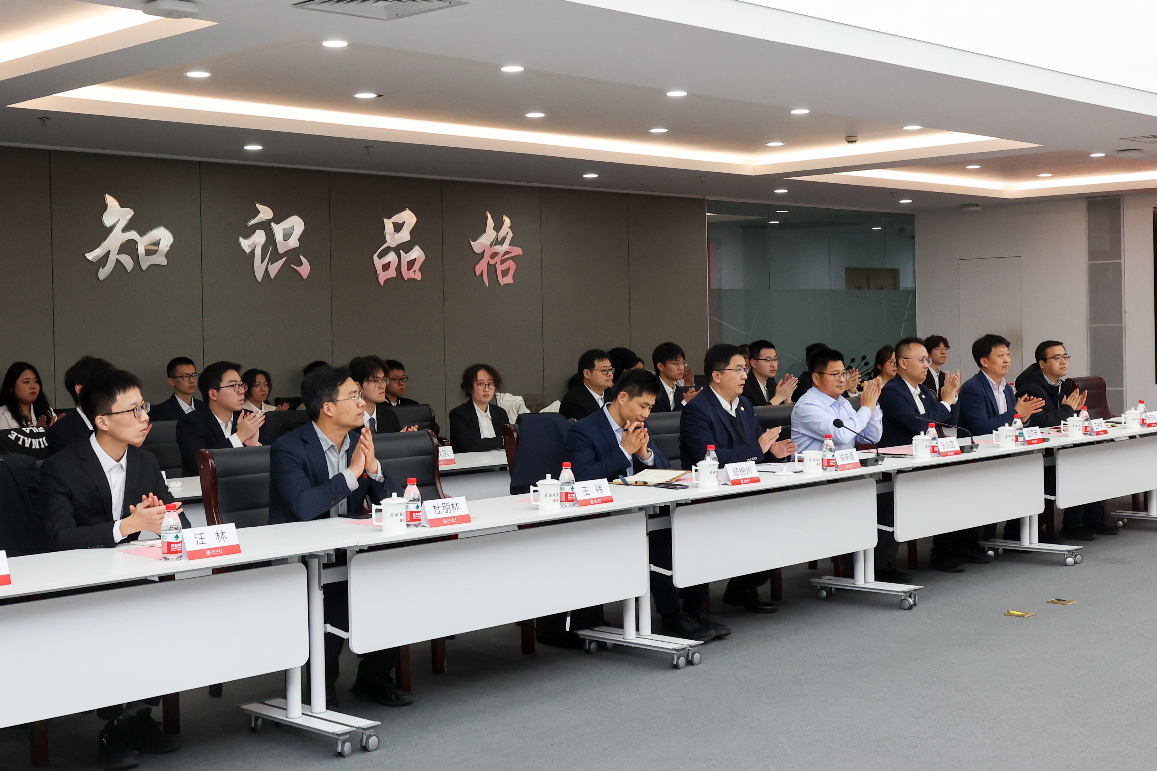 1766107666469377.jpg 211A9909.jpg